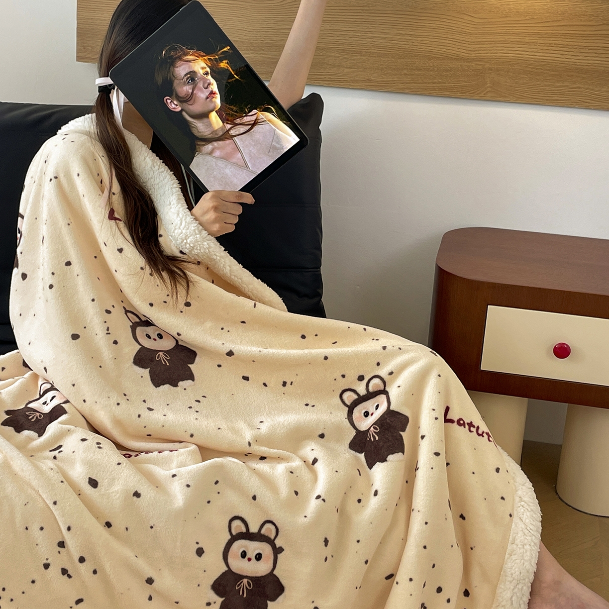 91家纺网 家纺一手货源 找家纺 欣宜家纺 2025新款印花牛奶绒羊羔绒盖毯毛毯午休毯卡通多功能沙发毯 小布布-黄