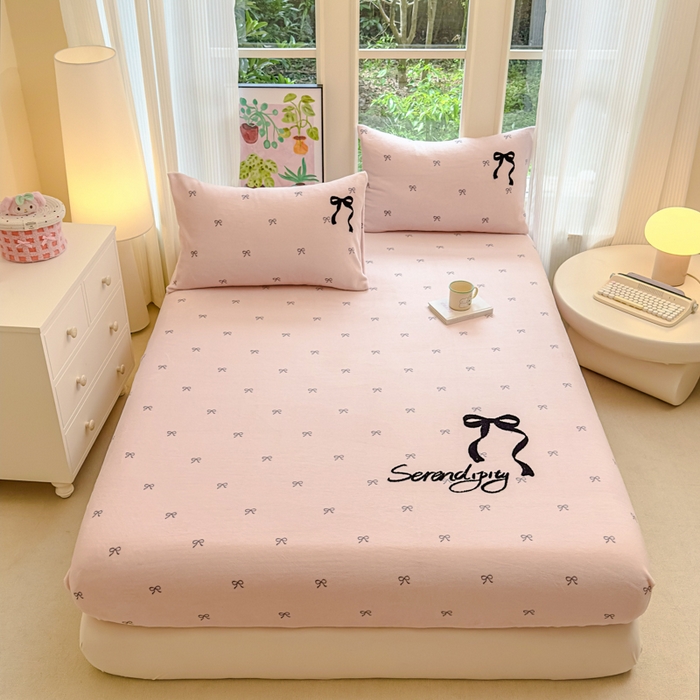 91家纺网 家纺一手货源 找家纺 （总）欣宜家纺 2025新款高克重毛巾绣花卡通ins风牛奶绒床笠