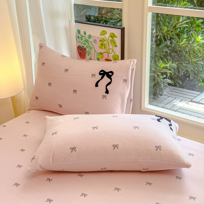 91家纺网 家纺一手货源 找家纺 （总）欣宜家纺 2025新款高克重毛巾绣花卡通ins风牛奶绒床笠