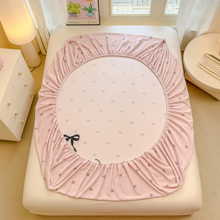 91家纺网 家纺一手货源 找家纺 （总）欣宜家纺 2025新款高克重毛巾绣花卡通ins风牛奶绒床笠