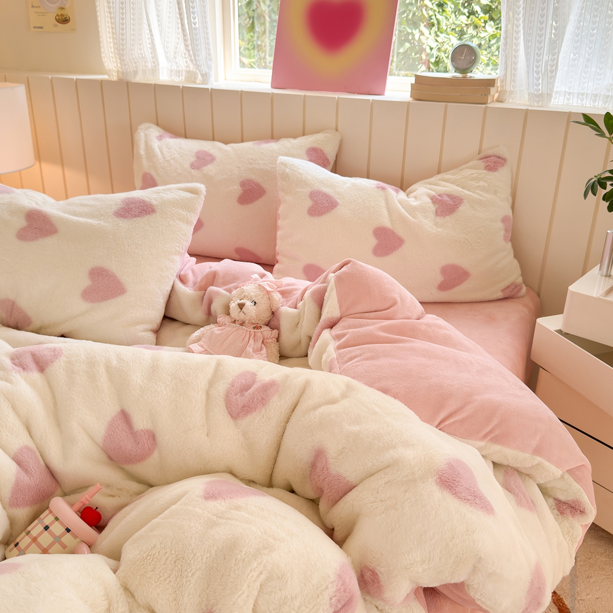 91家纺网 家纺一手货源 找家纺 （总）欣宜家纺 2025新款秋冬ins奶油风超暖爱心系列仿兔毛牛奶绒四件套