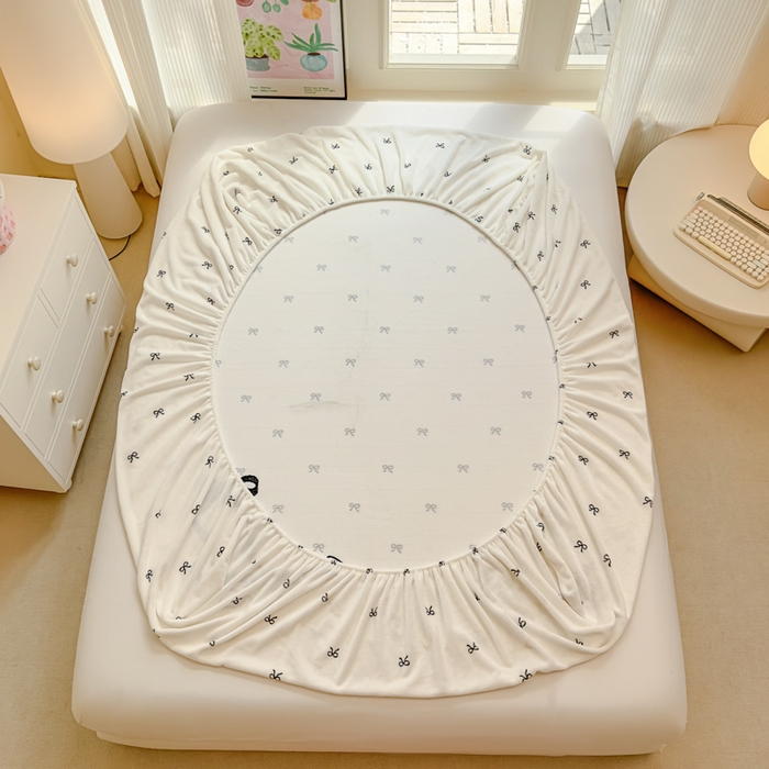 91家纺网 家纺一手货源 找家纺 欣宜家纺 2025新款高克重毛巾绣花卡通ins风牛奶绒床笠 蝴蝶米