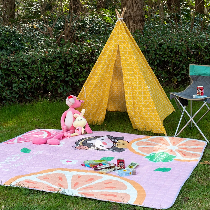 91家纺网 家纺一手货源 找家纺 欣宜家纺 2025新款INS风绗缝加厚防水野餐草坪垫 橙子女孩