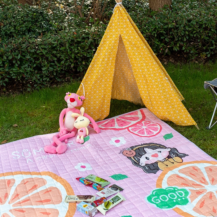 91家纺网 家纺一手货源 找家纺 欣宜家纺 2025新款INS风绗缝加厚防水野餐草坪垫 橙子女孩