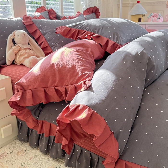 91家纺网 家纺一手货源 找家纺 韩约家纺 2026新款韩式花边古法棉感床盖四件套 初遇