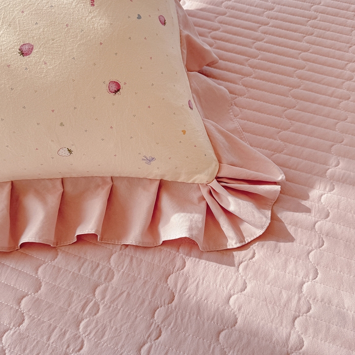 91家纺网 家纺一手货源 找家纺 韩约家纺 2026新款韩式花边古法棉感床盖四件套 莓莓果