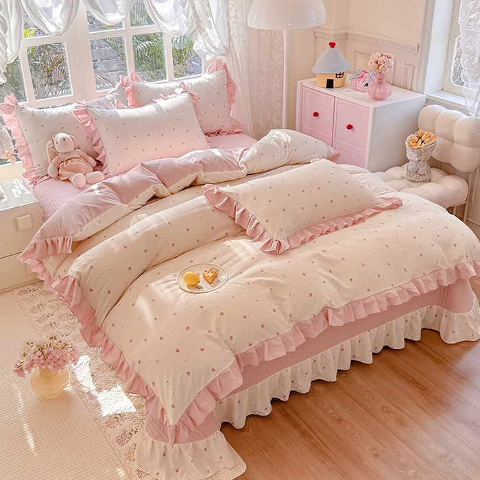 91家纺网 家纺一手货源 找家纺 韩约家纺 2026新款韩式花边古法棉感床盖四件套 莓莓果