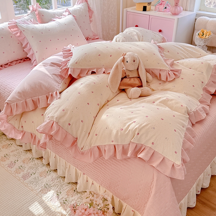 91家纺网 家纺一手货源 找家纺 韩约家纺 2026新款韩式花边古法棉感床盖四件套 莓莓果