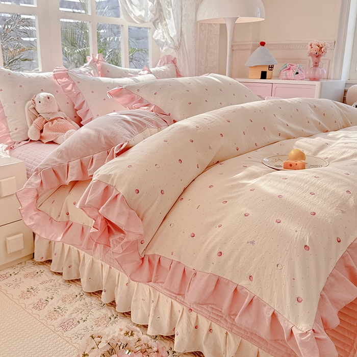 91家纺网 家纺一手货源 找家纺 韩约家纺 2026新款韩式花边古法棉感床盖四件套 莓莓果