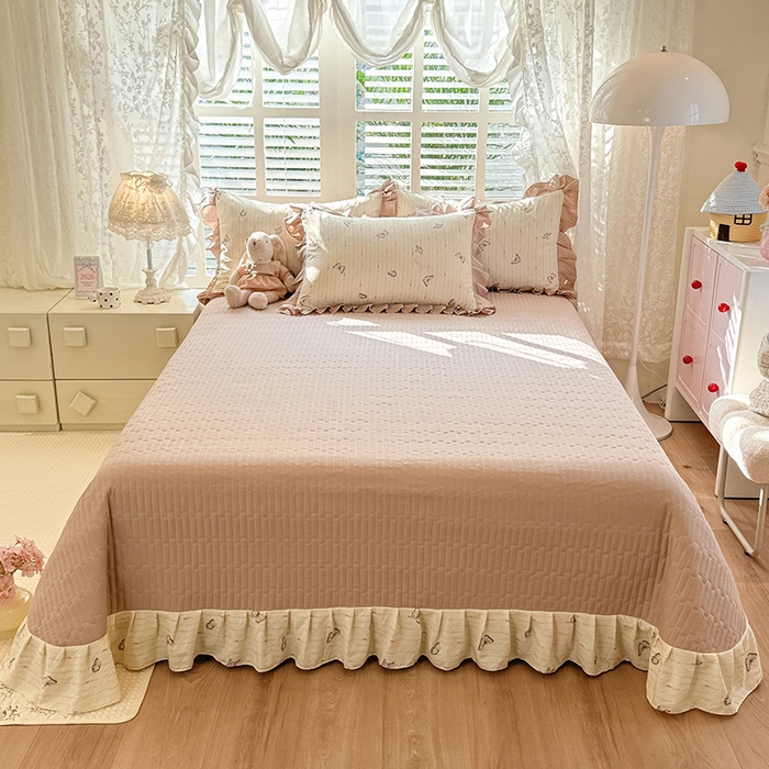 91家纺网 家纺一手货源 找家纺 韩约家纺 2026新款韩式花边古法棉感床盖四件套 漫花蝶舞