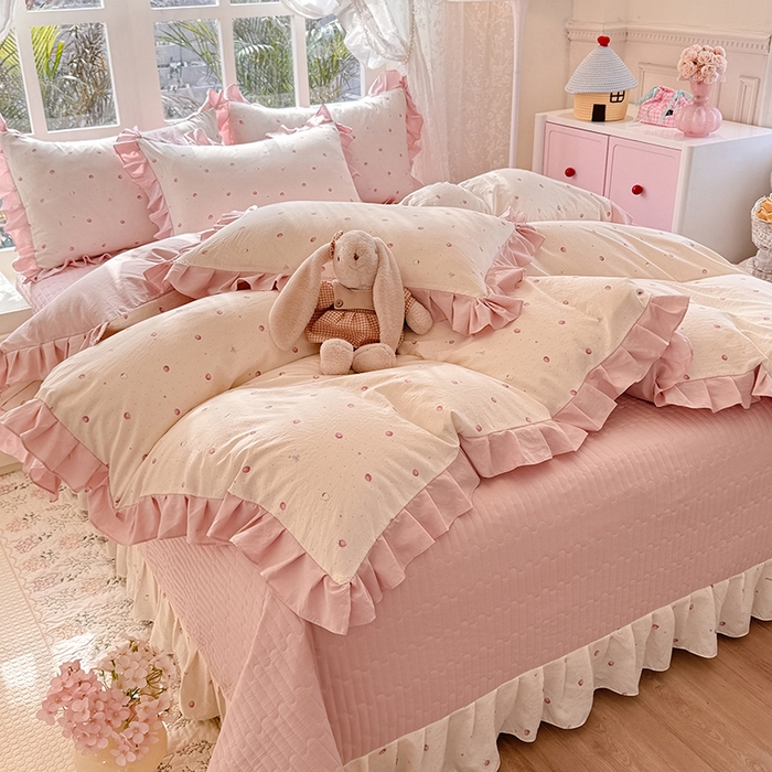 91家纺网 家纺一手货源 找家纺 韩约家纺 2026新款韩式花边古法棉感床盖四件套 莓莓果