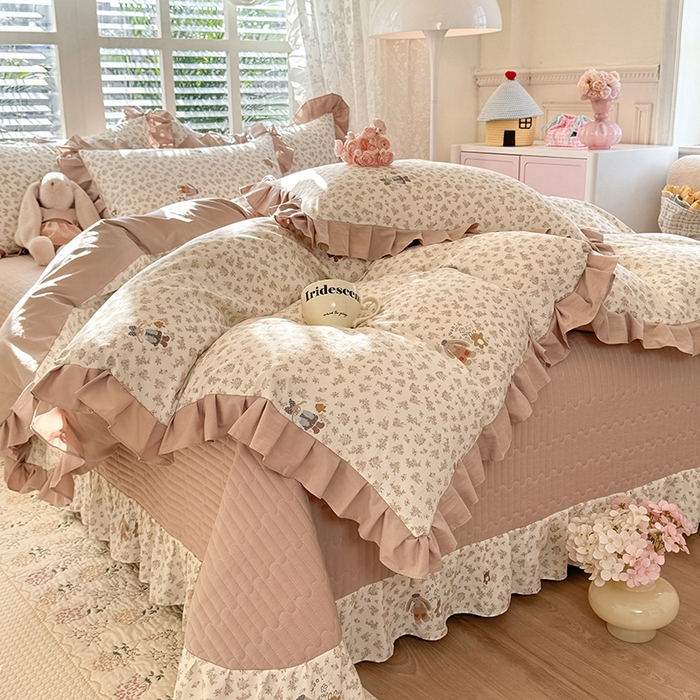 91家纺网 家纺一手货源 找家纺 韩约家纺 2026新款韩式花边古法棉感床盖四件套 午后时光