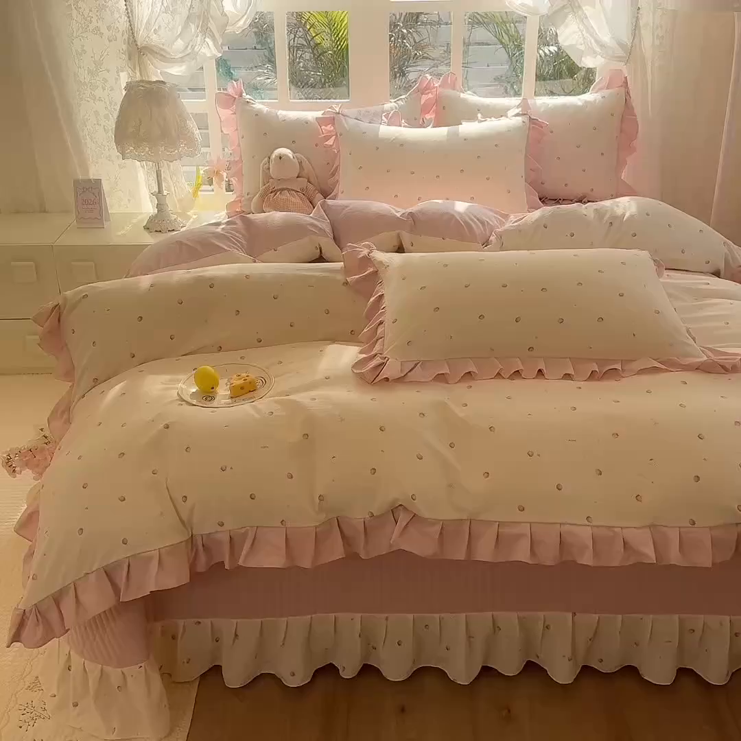 91家纺网 家纺一手货源 找家纺 韩约家纺 2026新款韩式花边古法棉感床盖四件套 莓莓果