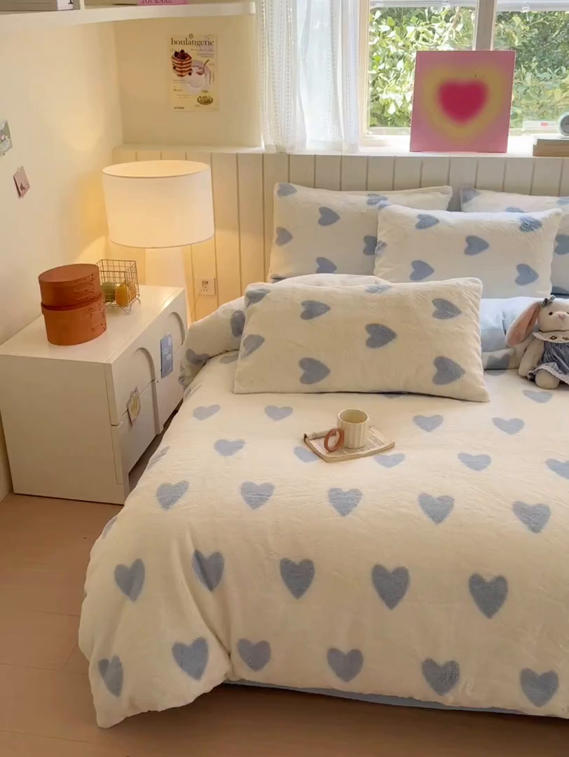 91家纺网 家纺一手货源 找家纺 欣宜家纺 2025新款秋冬ins奶油风超暖爱心系列仿兔毛牛奶绒四件套 爱心-蓝