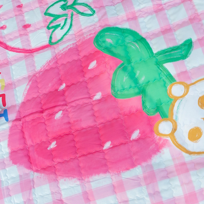 91家纺网 家纺一手货源 找家纺 欣宜家纺 2025新款INS风绗缝加厚防水野餐草坪垫 粉格草莓