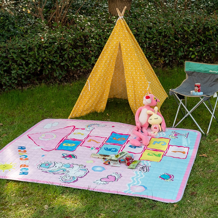 91家纺网 家纺一手货源 找家纺 欣宜家纺 2025新款INS风绗缝加厚防水野餐草坪垫 跳房子粉