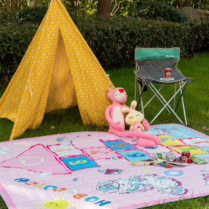 91家纺网 家纺一手货源 找家纺 欣宜家纺 2025新款INS风绗缝加厚防水野餐草坪垫 跳房子粉