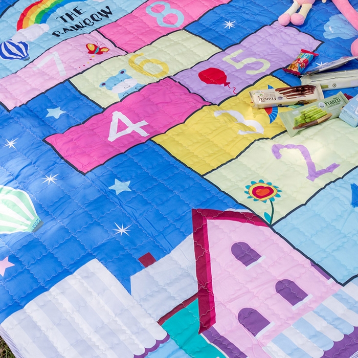 91家纺网 家纺一手货源 找家纺 欣宜家纺 2025新款INS风绗缝加厚防水野餐草坪垫 跳房子蓝