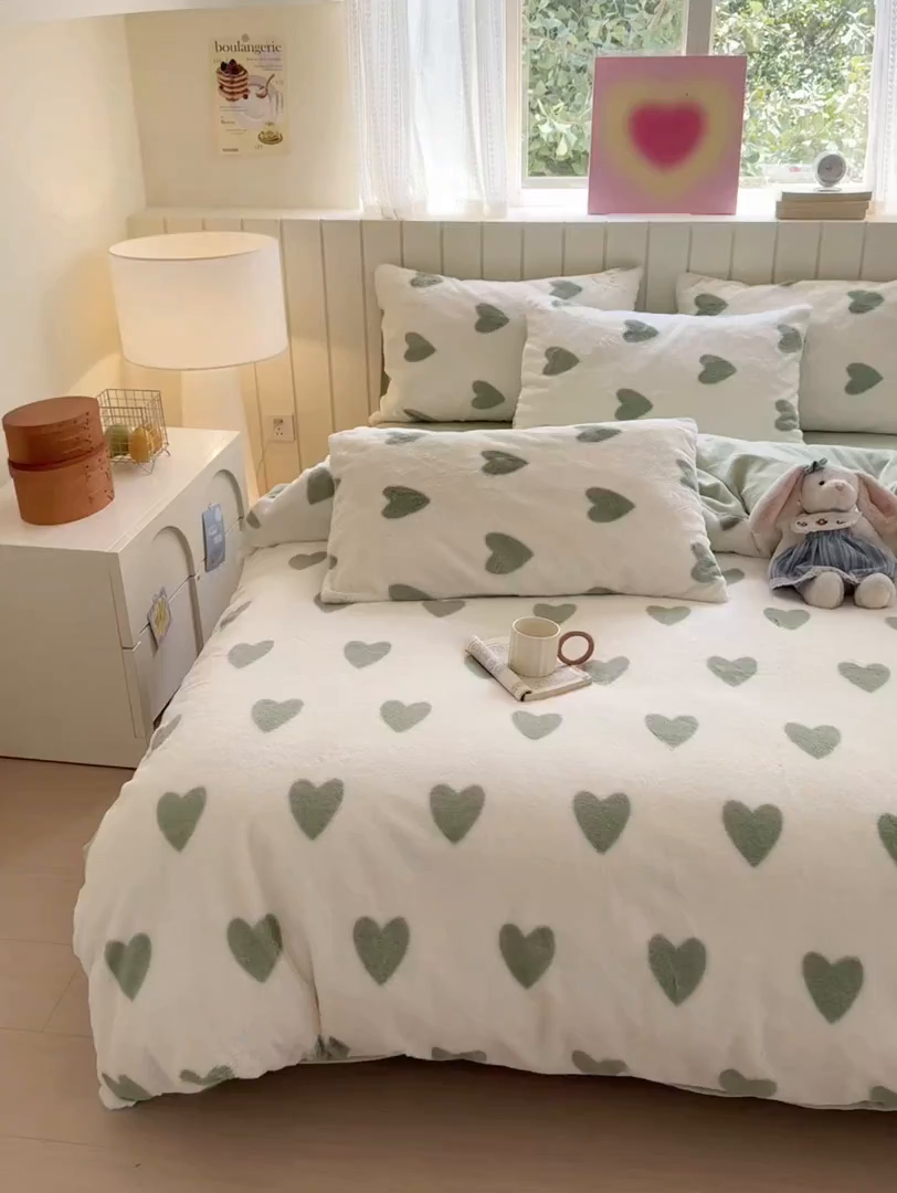 91家纺网 家纺一手货源 找家纺 欣宜家纺 2025新款秋冬ins奶油风超暖爱心系列仿兔毛牛奶绒四件套 爱心-绿