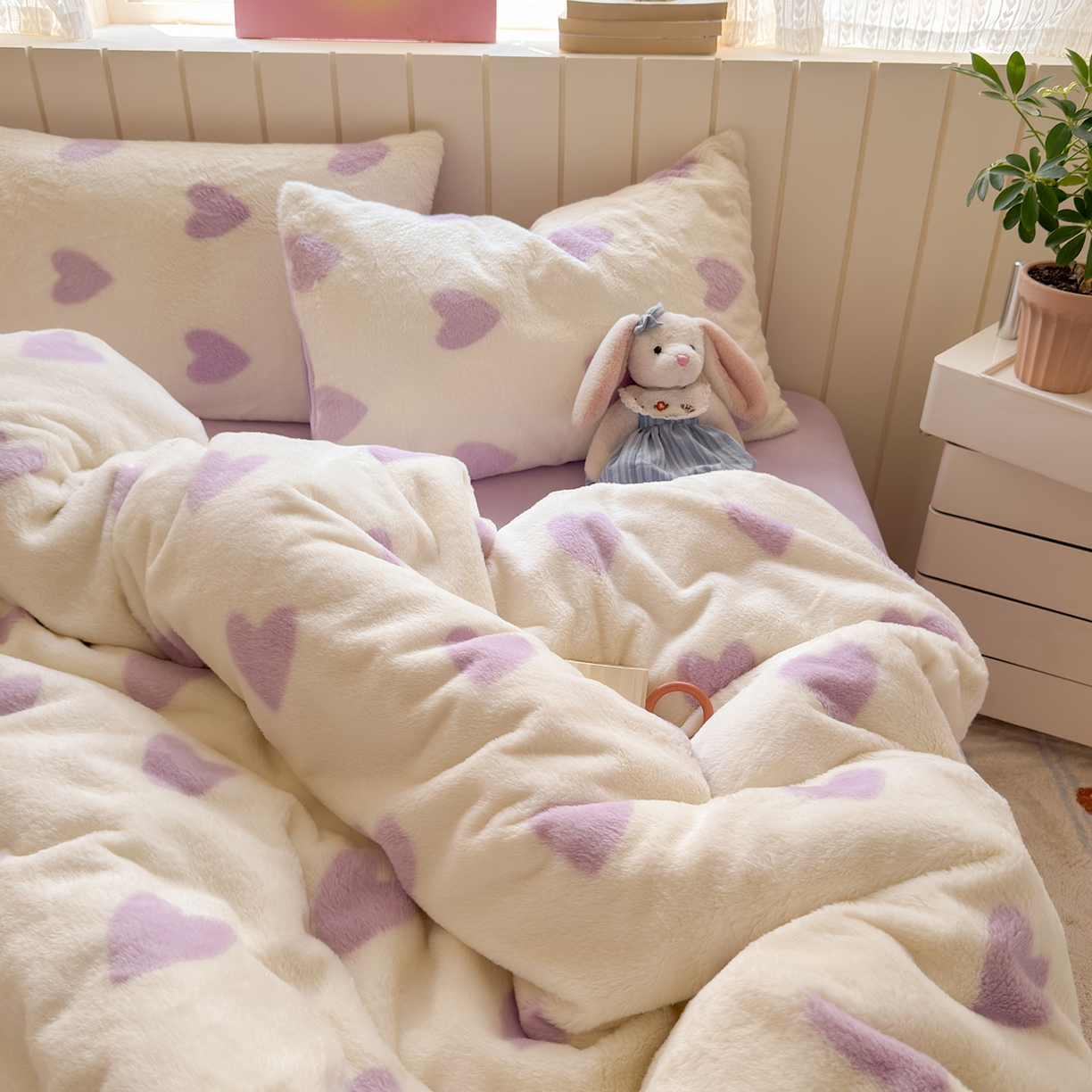 91家纺网 家纺一手货源 找家纺 欣宜家纺 2025新款秋冬ins奶油风超暖爱心系列仿兔毛牛奶绒四件套 爱心-紫