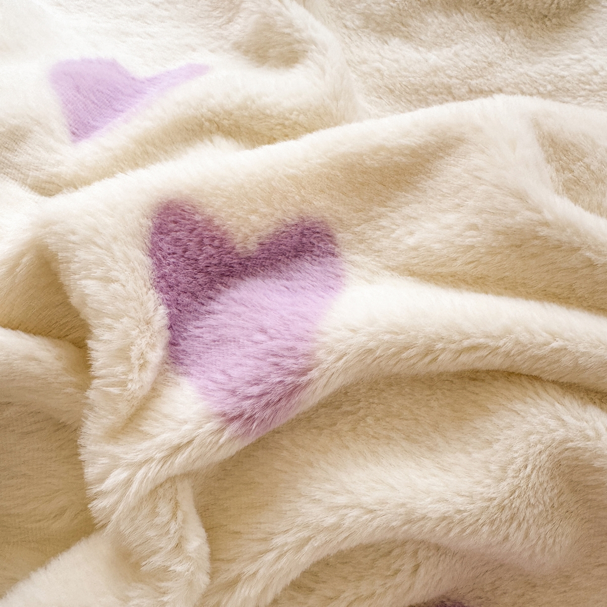 91家纺网 家纺一手货源 找家纺 欣宜家纺 2025新款秋冬ins奶油风超暖爱心系列仿兔毛牛奶绒四件套 爱心-紫