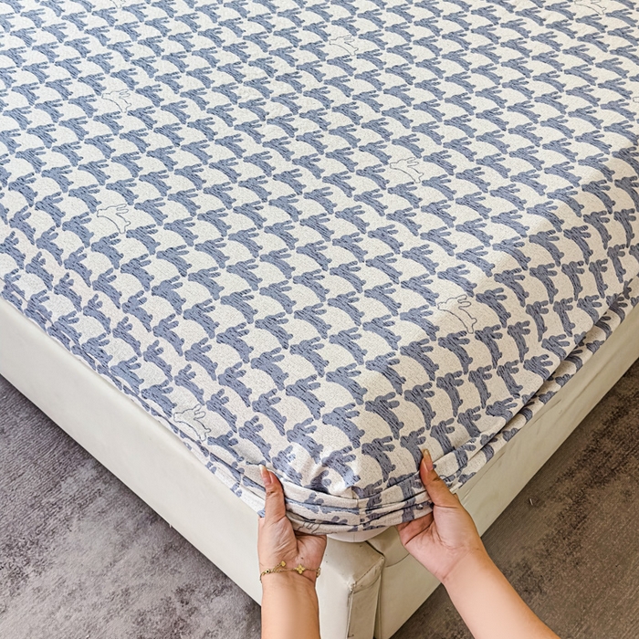 91家纺网 家纺一手货源 找家纺 欣宜家纺 2025新款高克重双层纱仿麻皱皱纱原麻床笠 蓝兔