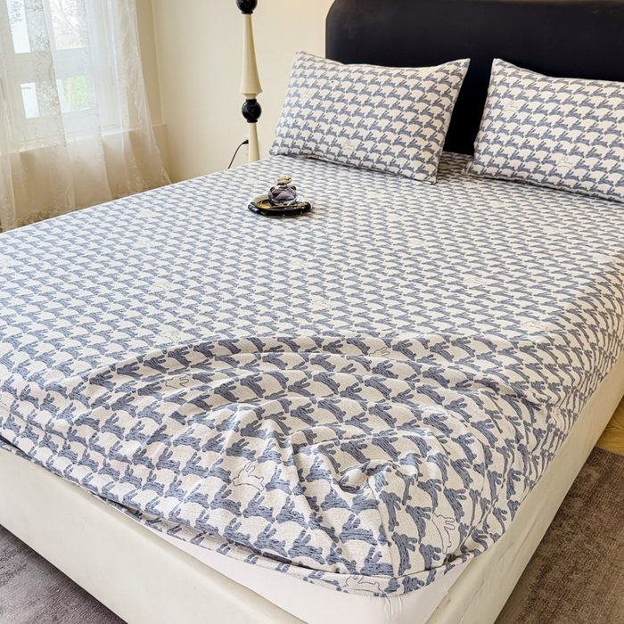 91家纺网 家纺一手货源 找家纺 欣宜家纺 2025新款高克重双层纱仿麻皱皱纱原麻床笠 蓝兔