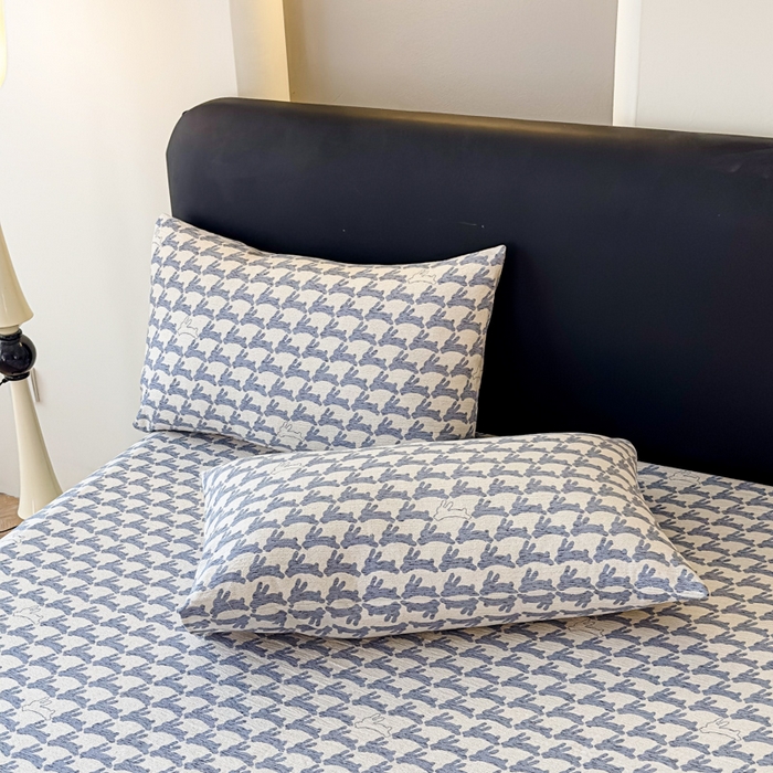 91家纺网 家纺一手货源 找家纺 欣宜家纺 2025新款高克重双层纱仿麻皱皱纱原麻床笠 蓝兔