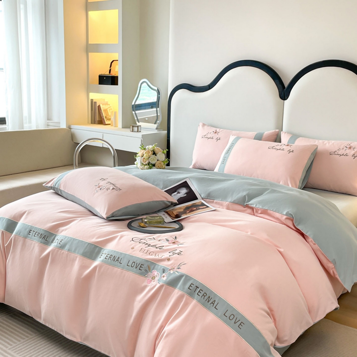 91家纺网 家纺一手货源 找家纺 欣宜家纺 2025年秋冬新款纯棉全棉长绒棉磨毛不掉毛刺绣款绣花四件套-送高档礼盒 斯嘉丽-轻奢粉