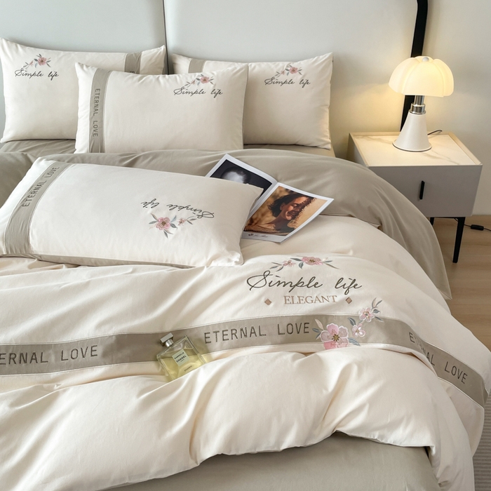 91家纺网 家纺一手货源 找家纺 欣宜家纺 2025年秋冬新款纯棉全棉长绒棉磨毛不掉毛刺绣款绣花四件套-送高档礼盒 斯嘉丽-香槟