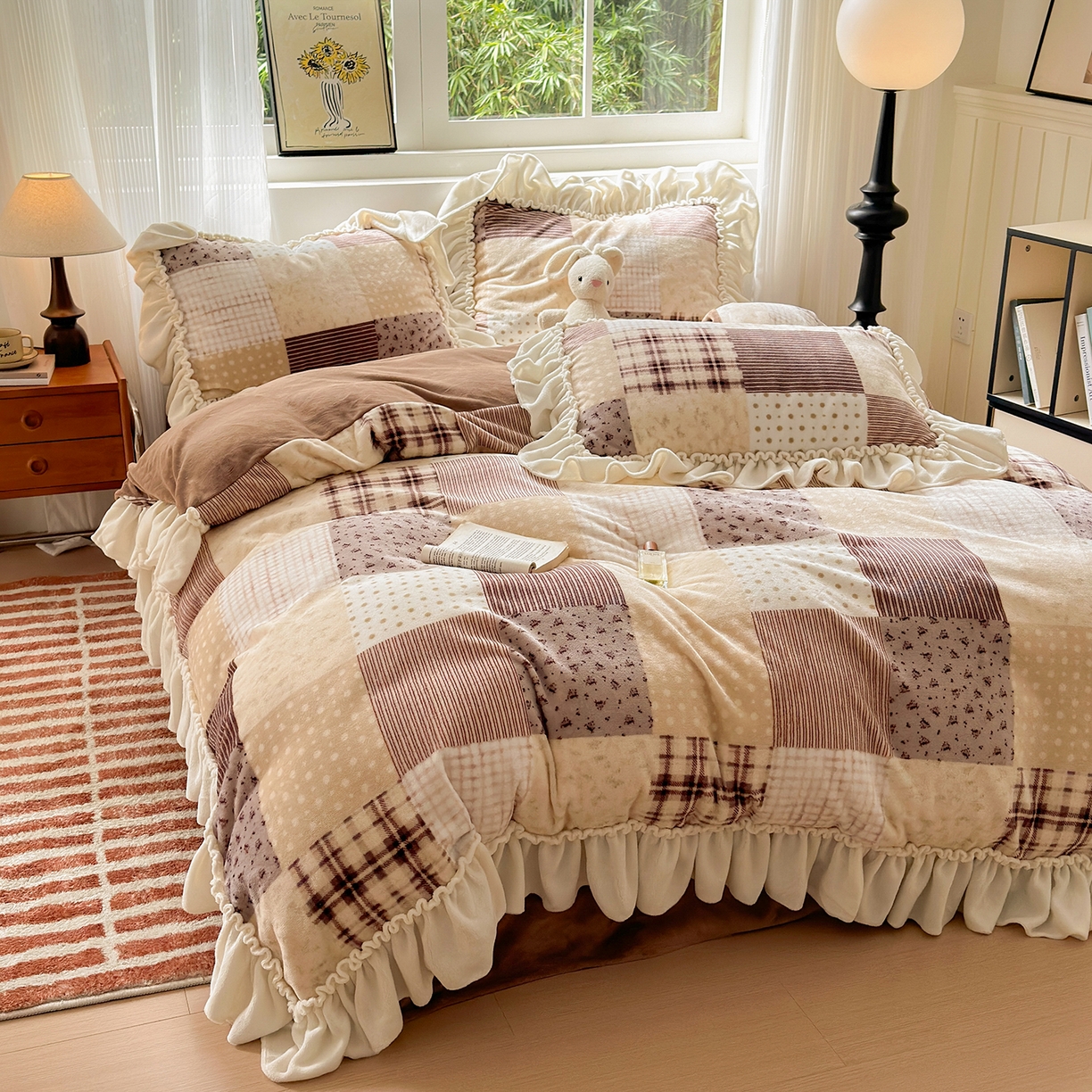 91家纺网 家纺一手货源 找家纺 （总）欣宜家纺 2025秋冬新款加绒加厚田园拼布风法式花边款牛奶绒四件套