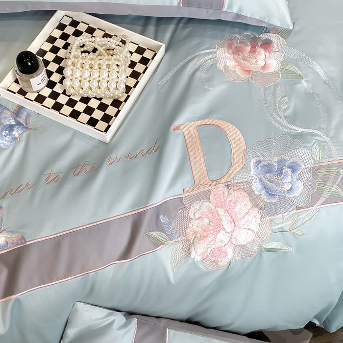 91家纺网 家纺一手货源 找家纺 欣宜家纺 2025年新款全棉长绒棉绣花四件套刺绣轻奢床上用品-送高档礼盒 蝶恋-飘蓝