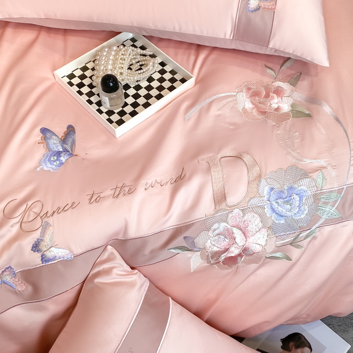 91家纺网 家纺一手货源 找家纺 欣宜家纺 2025年新款全棉长绒棉绣花四件套刺绣轻奢床上用品-送高档礼盒 蝶恋-轻奢粉