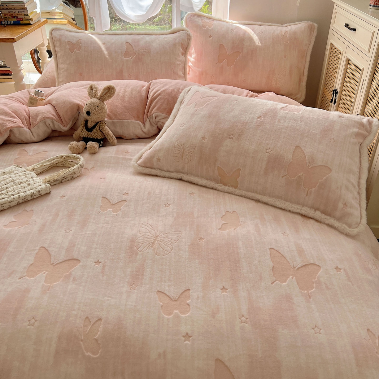 91家纺网 家纺一手货源 找家纺 （总）欣宜家纺 2025秋冬新款加绒加厚兔毛花边款烂花雕花牛奶绒四件套