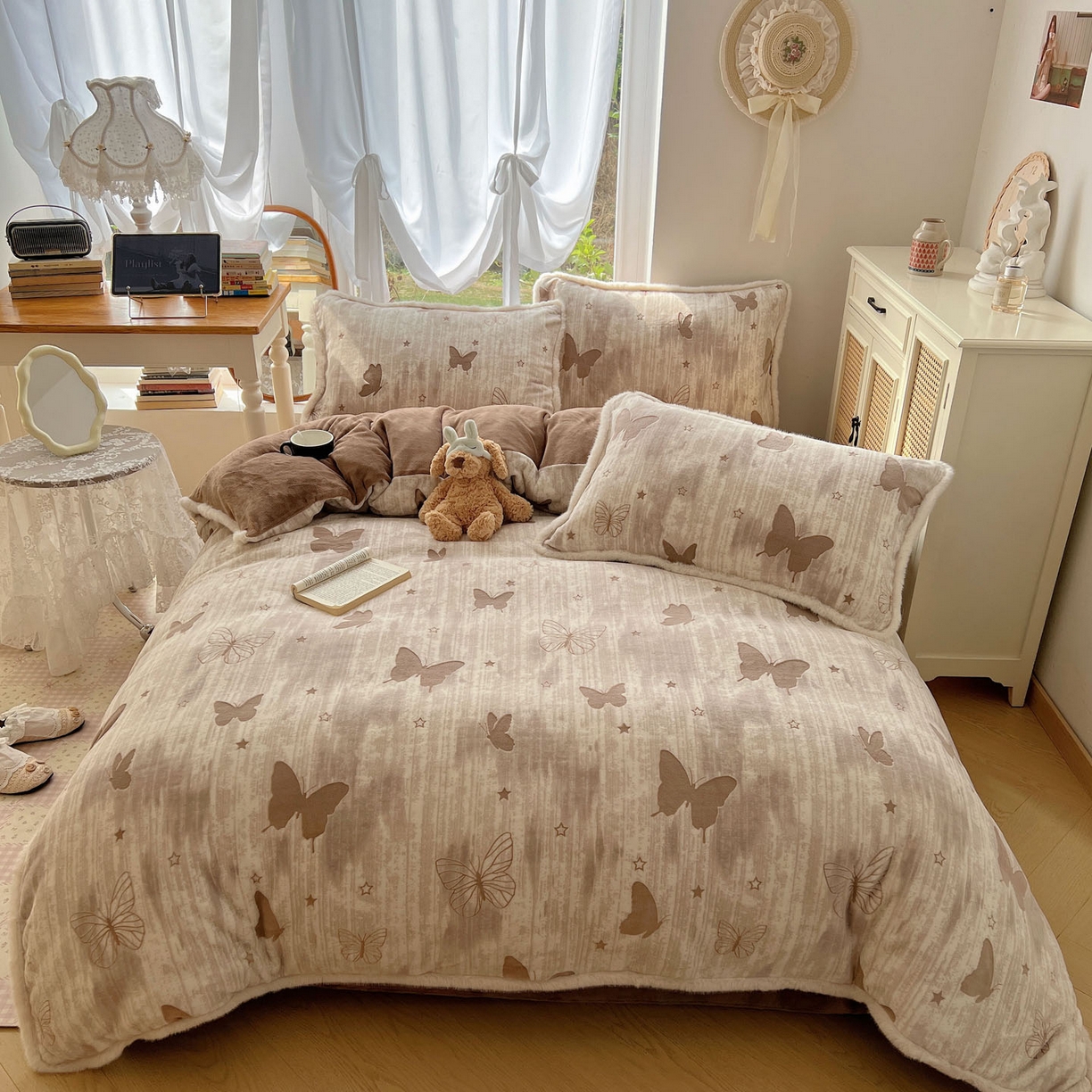 91家纺网 家纺一手货源 找家纺 （总）欣宜家纺 2025秋冬新款加绒加厚兔毛花边款烂花雕花牛奶绒四件套