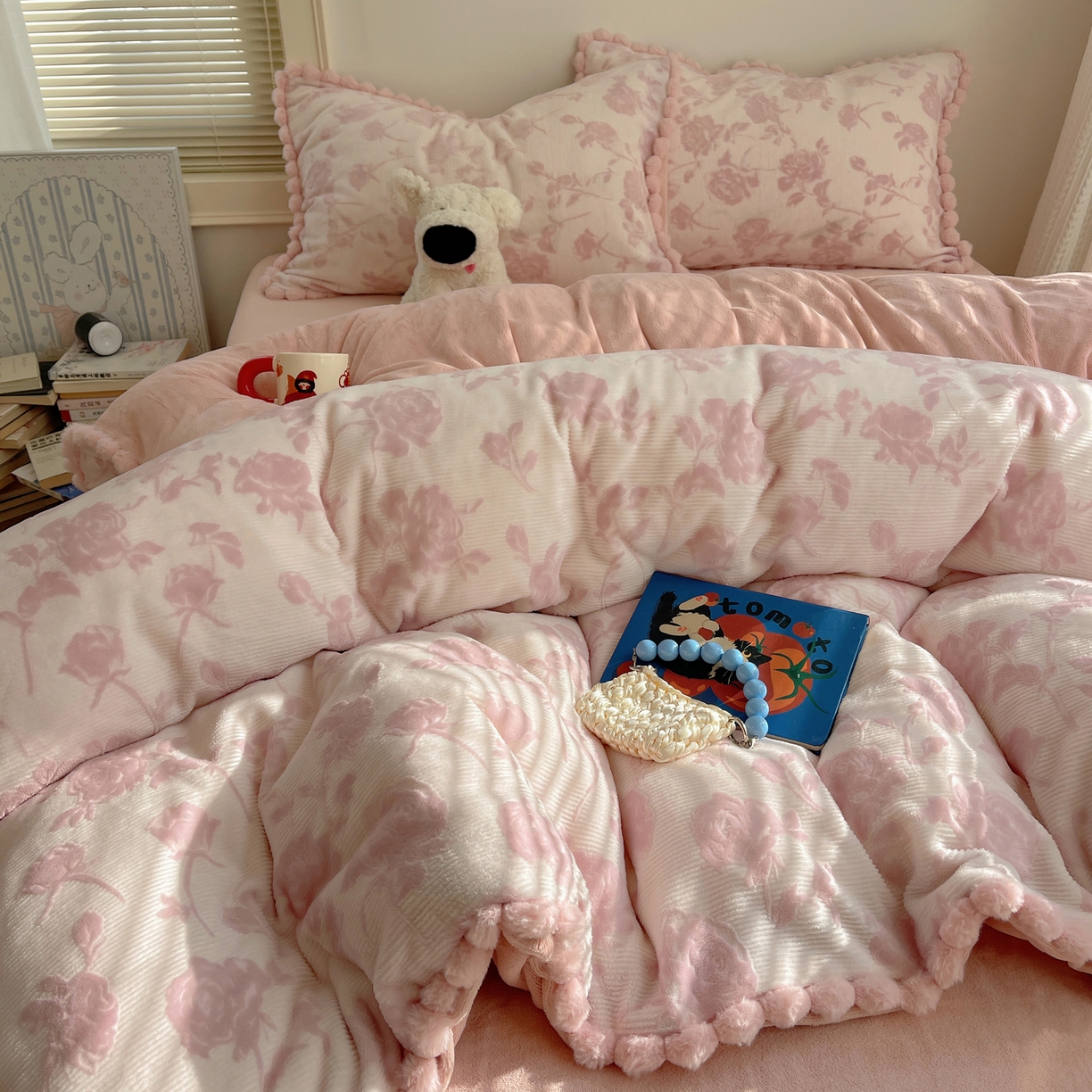 91家纺网 家纺一手货源 找家纺 （总）欣宜家纺 2025秋冬加绒加厚法式风兔毛球雕花牛奶绒四件套