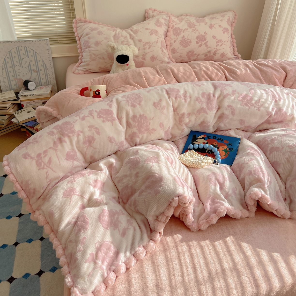 91家纺网 家纺一手货源 找家纺 （总）欣宜家纺 2025秋冬加绒加厚法式风兔毛球雕花牛奶绒四件套