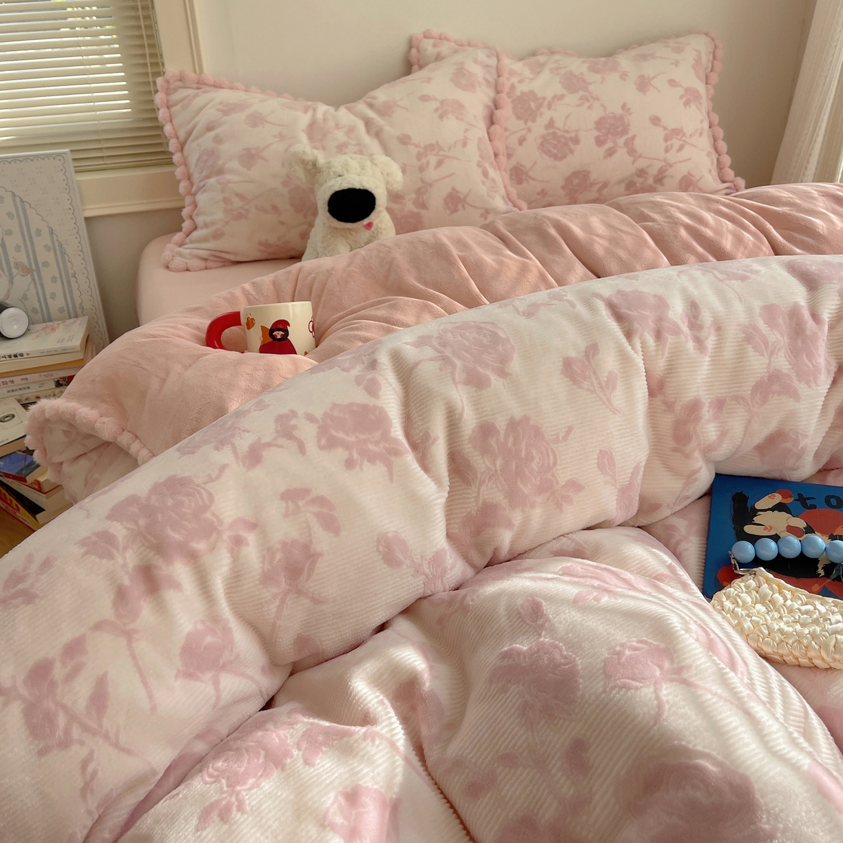 91家纺网 家纺一手货源 找家纺 （总）欣宜家纺 2025秋冬加绒加厚法式风兔毛球雕花牛奶绒四件套