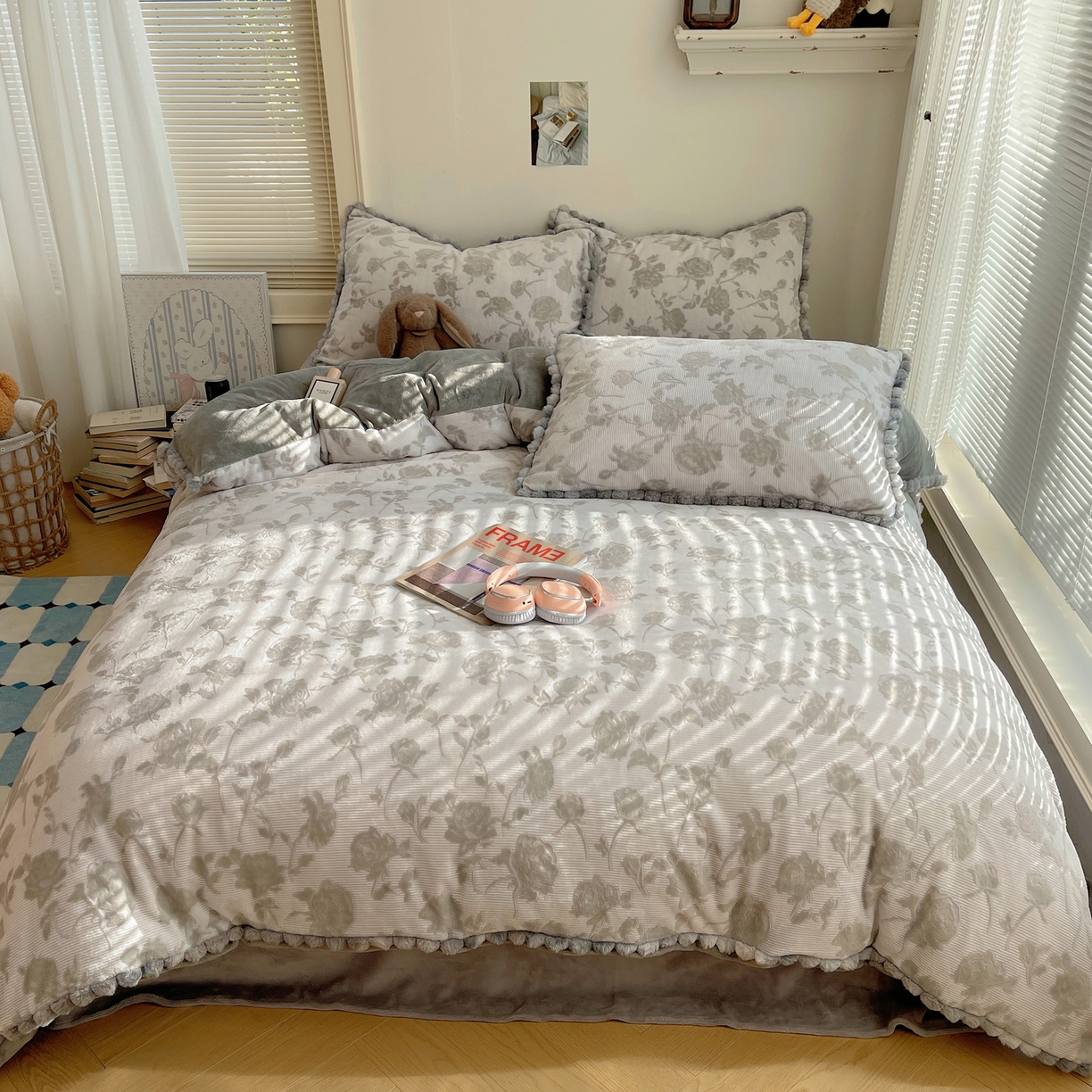 91家纺网 家纺一手货源 找家纺 （总）欣宜家纺 2025秋冬加绒加厚法式风兔毛球雕花牛奶绒四件套