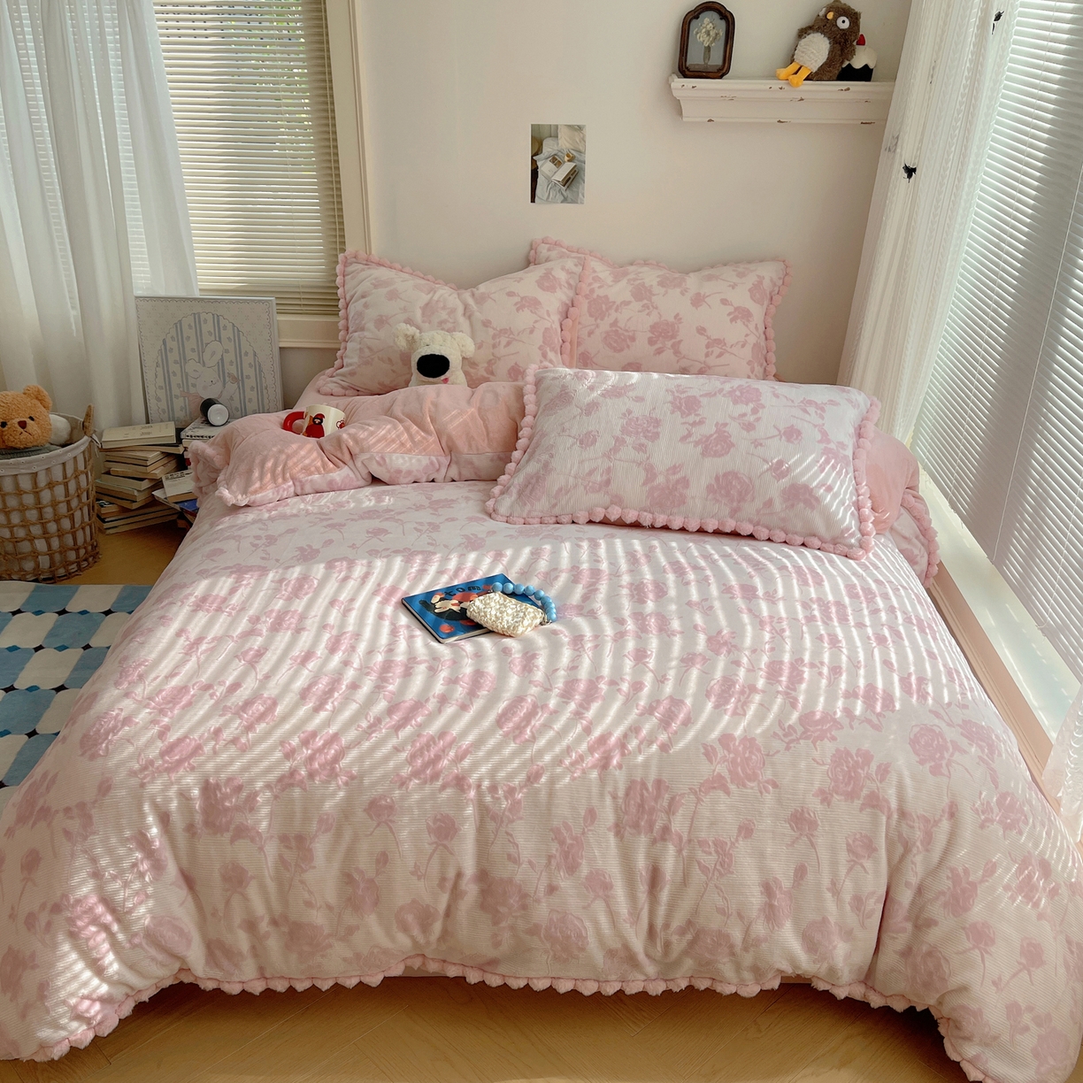 欣宜家纺 2025秋冬加绒加厚法式风兔毛球雕花牛奶绒四件套 玫瑰-粉