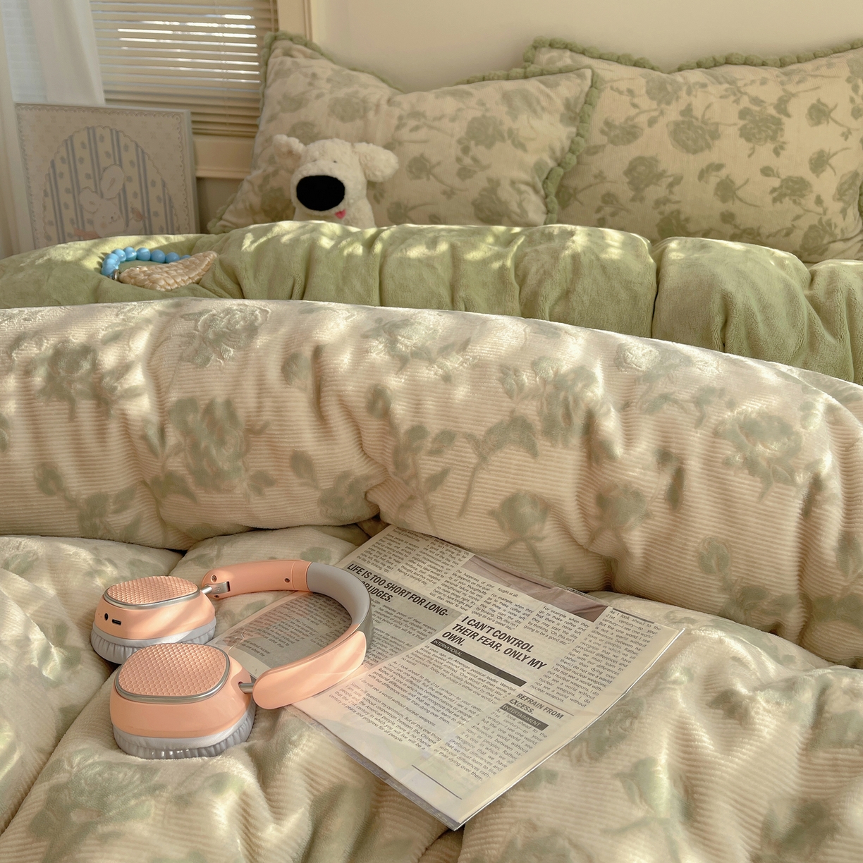 91家纺网 家纺一手货源 找家纺 欣宜家纺 2025秋冬加绒加厚法式风兔毛球雕花牛奶绒四件套 玫瑰-绿