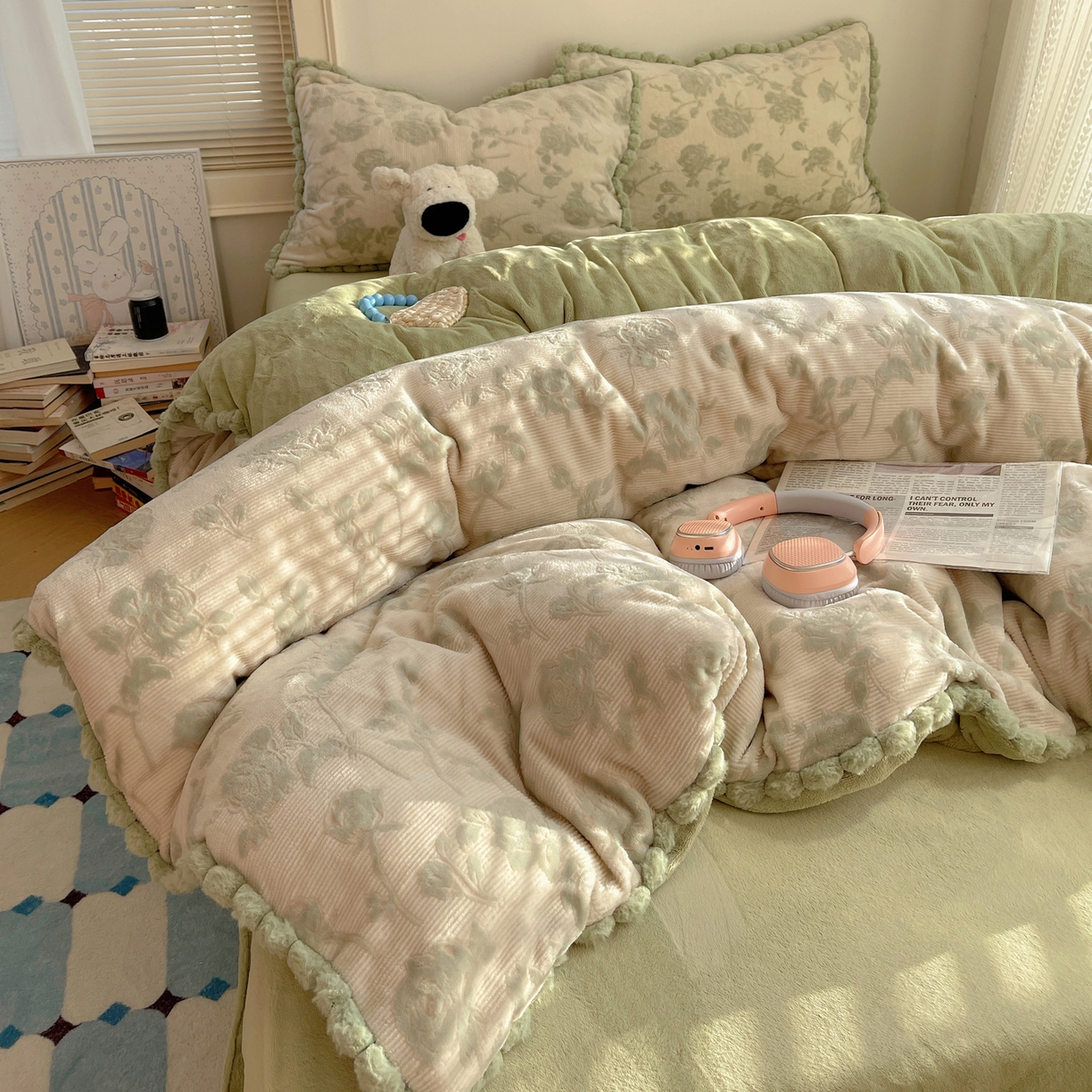 91家纺网 家纺一手货源 找家纺 欣宜家纺 2025秋冬加绒加厚法式风兔毛球雕花牛奶绒四件套 玫瑰-绿