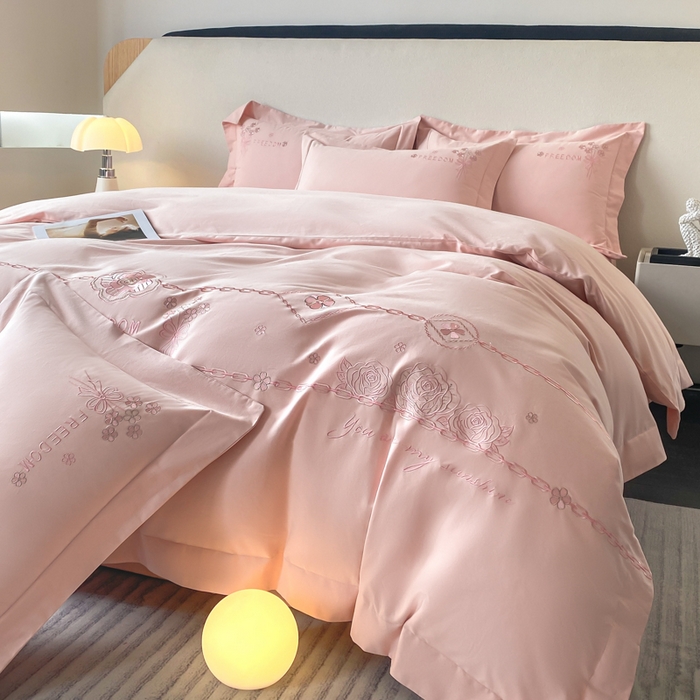 91家纺网 家纺一手货源 找家纺 欣宜家纺 2025新款秋冬纯棉全棉长绒棉刺绣磨毛高端礼盒床品四件套-马赛系列（包含买家秀） 马赛-轻奢粉