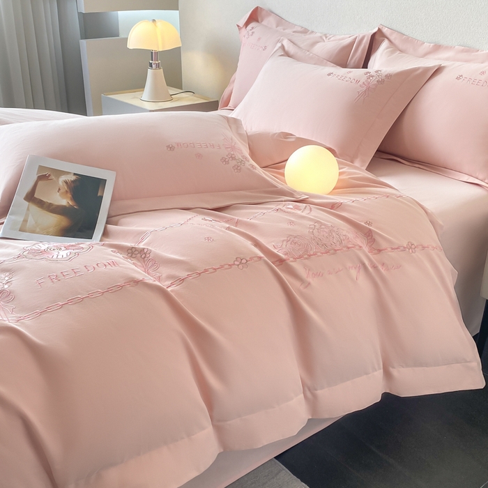 91家纺网 家纺一手货源 找家纺 欣宜家纺 2025新款秋冬纯棉全棉长绒棉刺绣磨毛高端礼盒床品四件套-马赛系列（包含买家秀） 马赛-轻奢粉