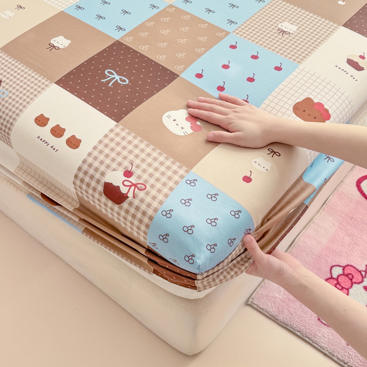 91家纺网 家纺一手货源 找家纺 博雅 2025新款全棉床笠小卡通印花床笠 咖格蛋糕猫