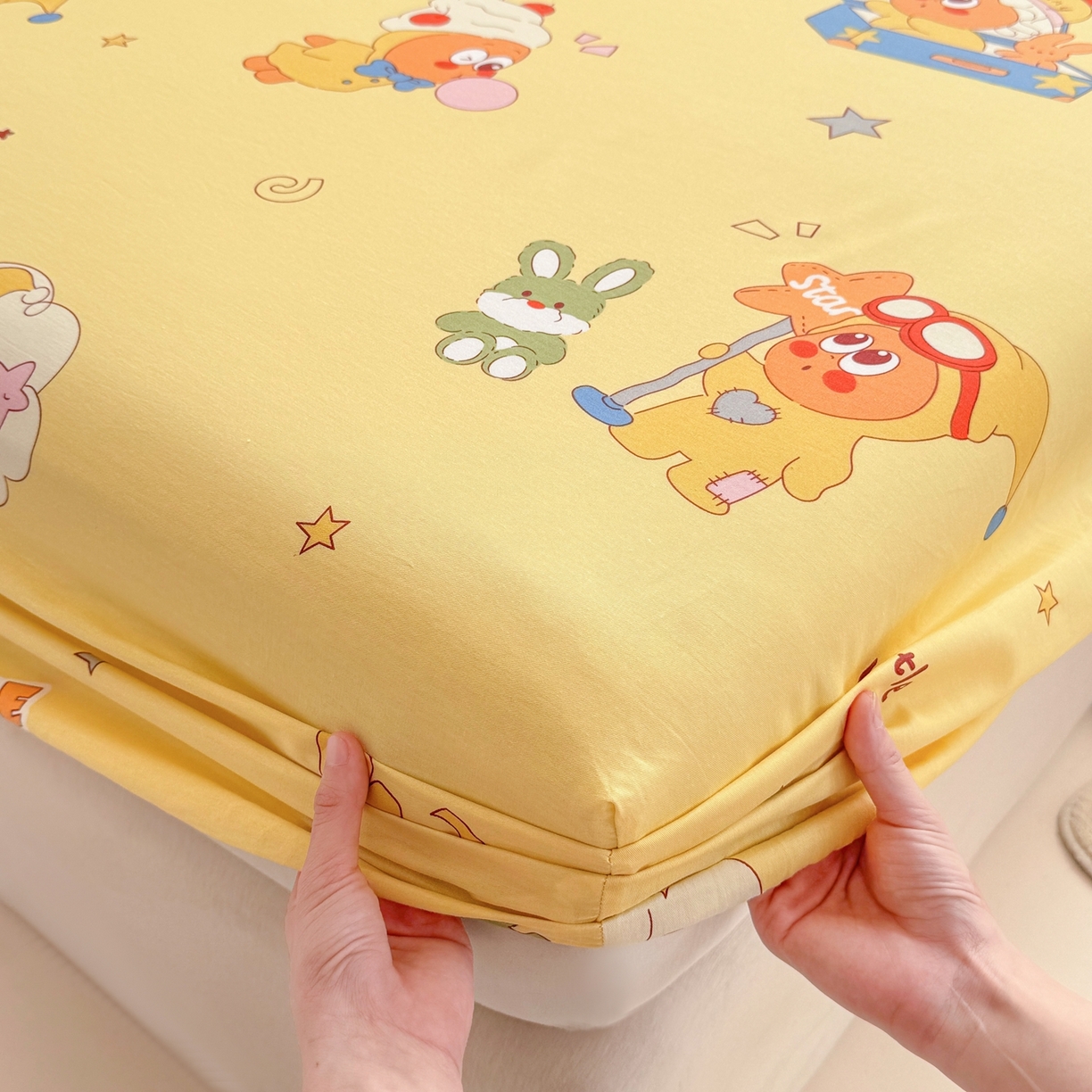 91家纺网 家纺一手货源 找家纺 博雅 2025新款全棉床笠小卡通印花床笠 可爱星星人