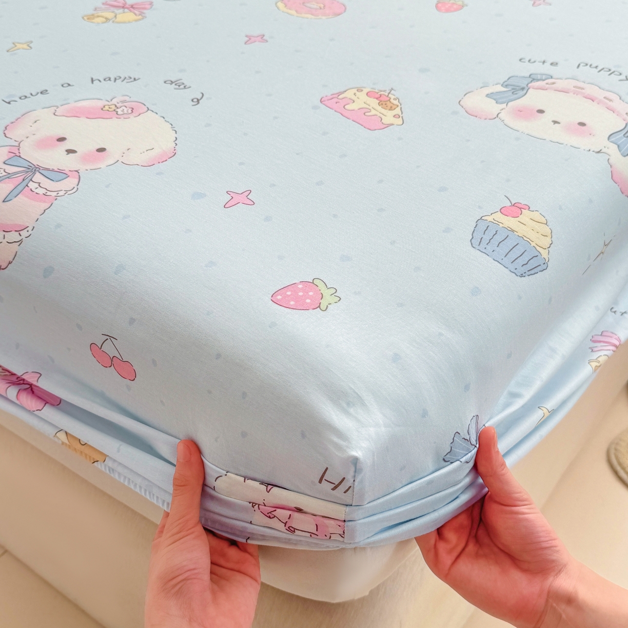 91家纺网 家纺一手货源 找家纺 博雅 2025新款全棉床笠小卡通印花床笠 帽子甜心狗