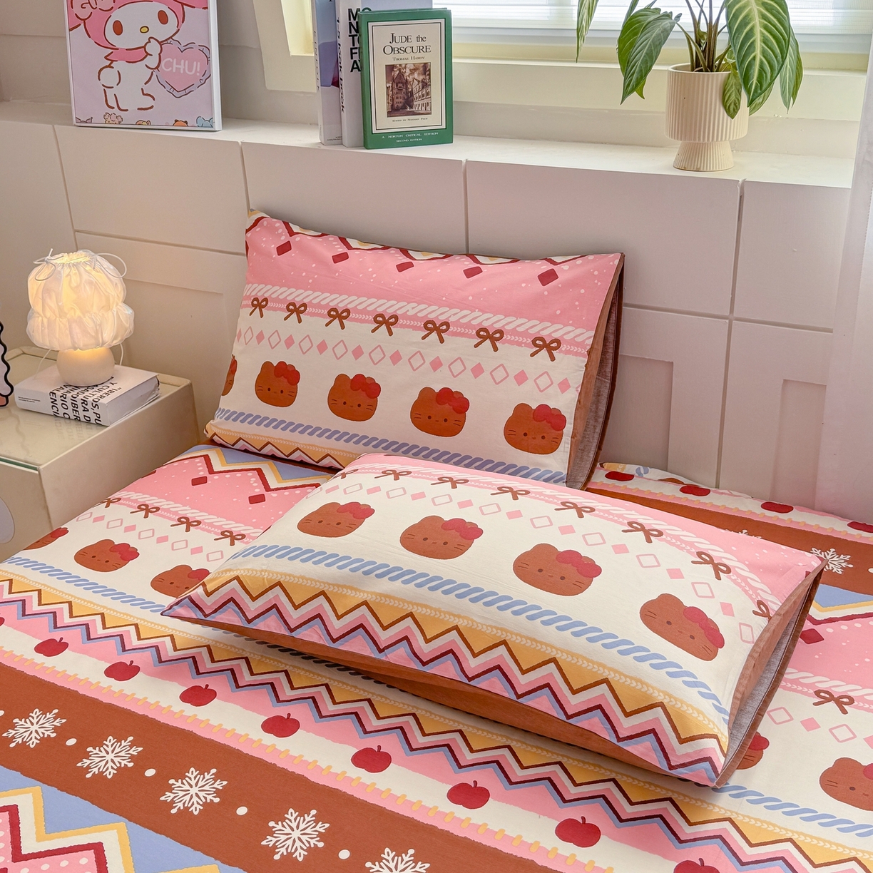 91家纺网 家纺一手货源 找家纺 博雅 2025新款全棉床笠小卡通印花床笠 圣诞苹果猫