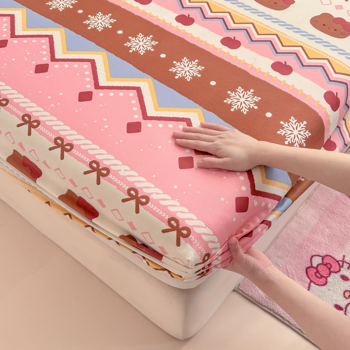 91家纺网 家纺一手货源 找家纺 博雅 2025新款全棉床笠小卡通印花床笠 圣诞苹果猫