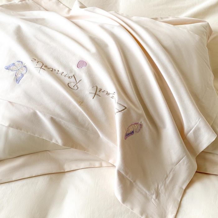 91家纺网 家纺一手货源 找家纺 欣宜家纺 2025新款秋冬纯棉全棉长绒棉磨毛刺绣床上四件套高端礼盒-蝶町系列（含买家秀） 蝶町-白粉